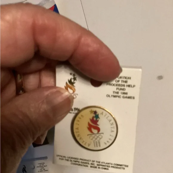 Collection of Atlanta 1996 pins and  coin - Picture 4 of 9
